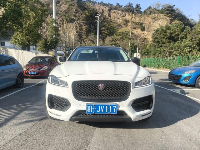 Jaguar F-PACE