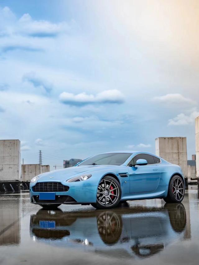 Aston Martin Vantage