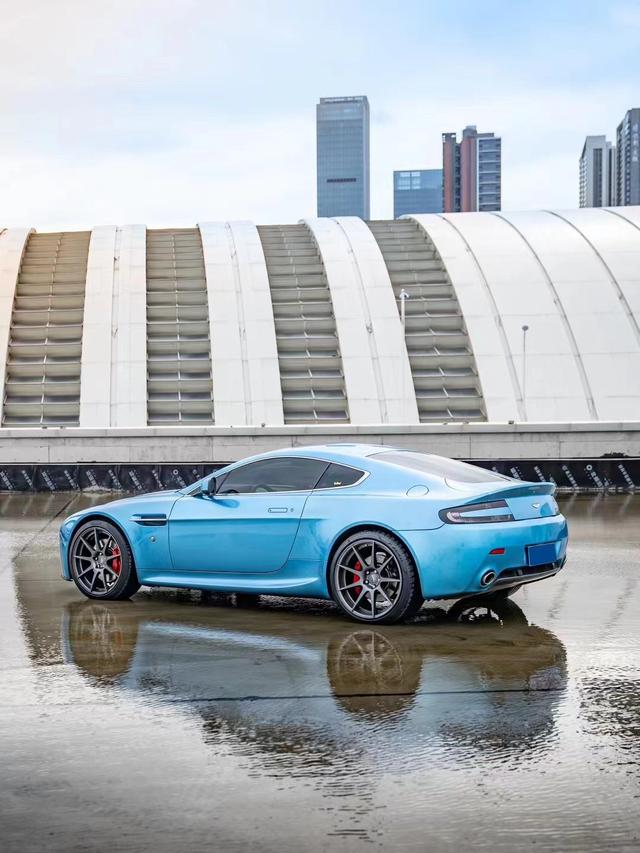 Aston Martin Vantage