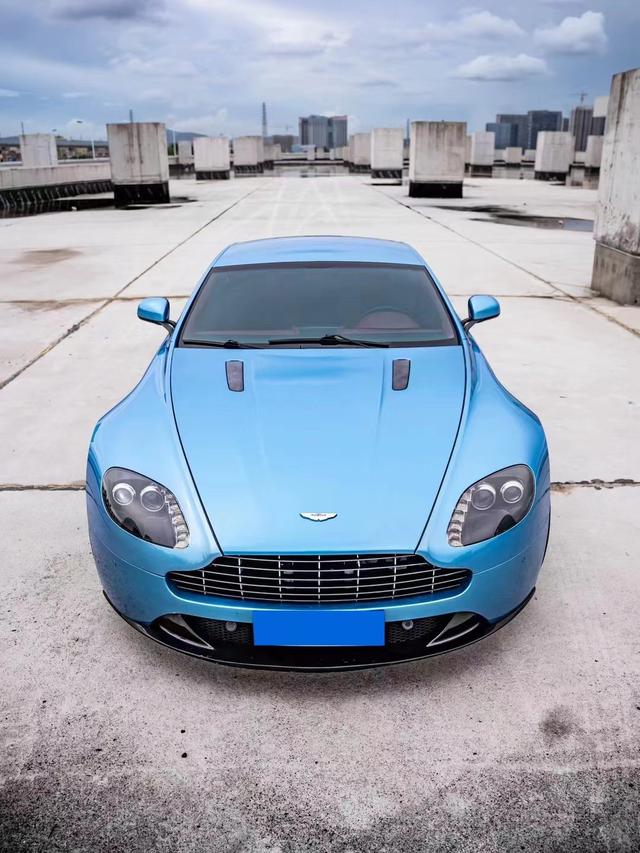 Aston Martin Vantage