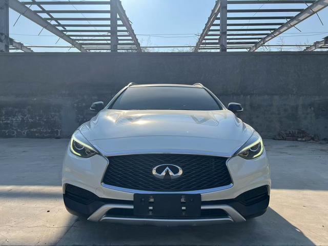 Infiniti QX30