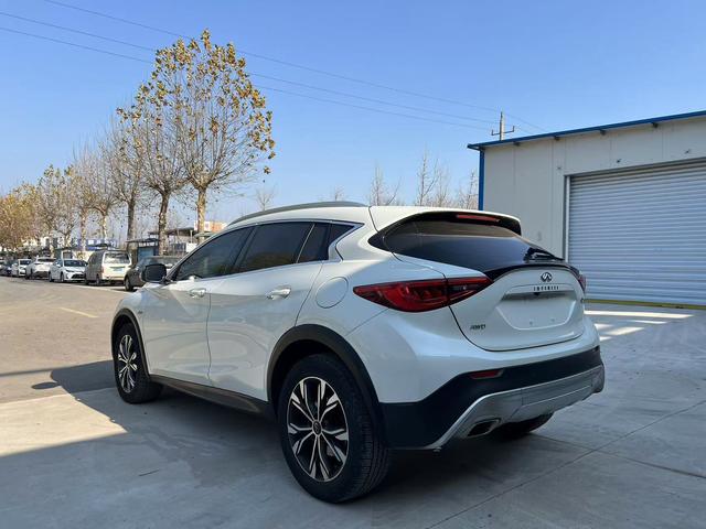 Infiniti QX30