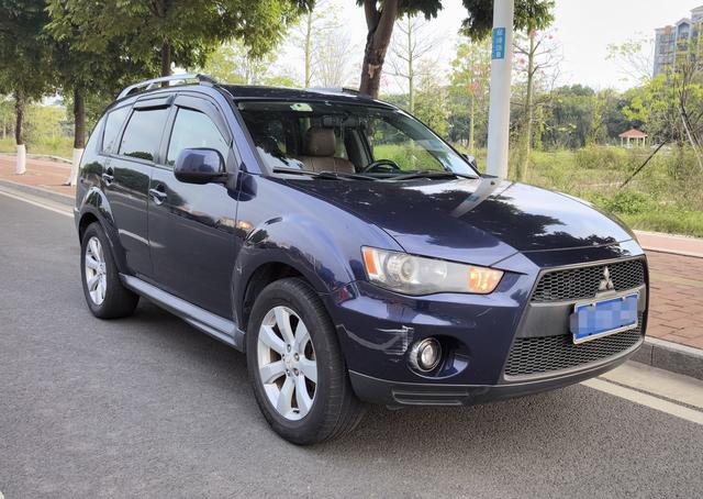 Mitsubishi Outlander (imported)