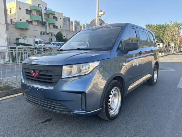 Wuling Hongguang PLUS