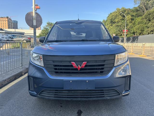 Wuling Hongguang PLUS