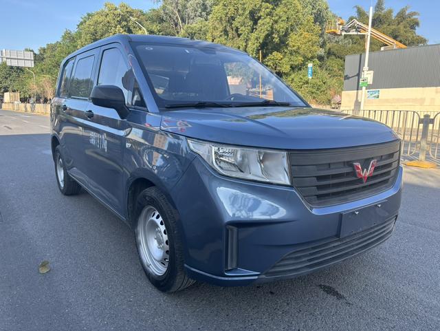 Wuling Hongguang PLUS