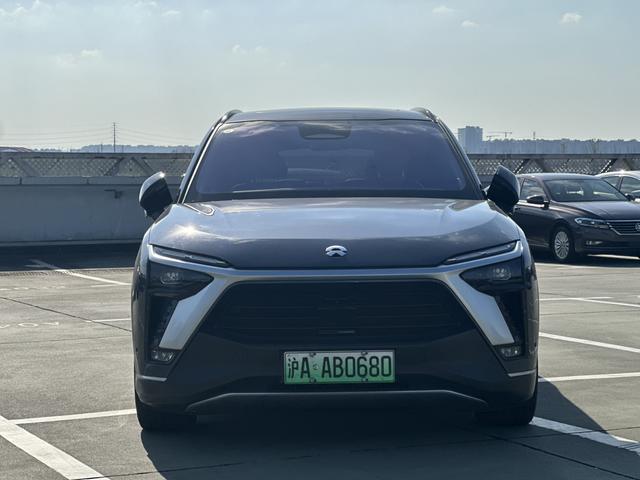 NIO ES8