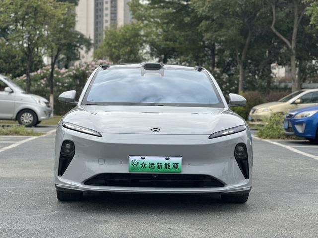 NIO ET5