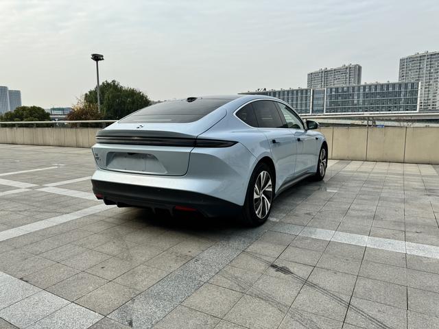 NIO ET5