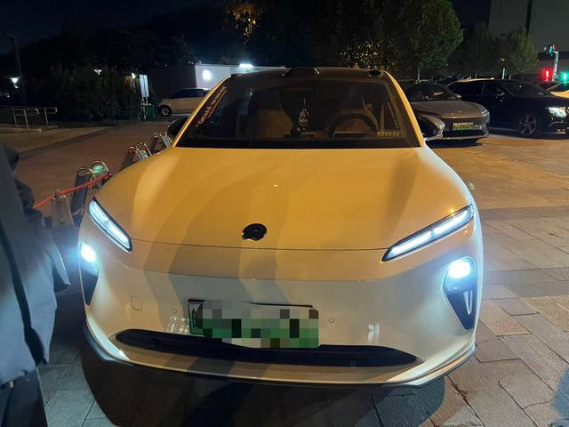 NIO ET5