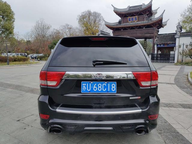 Jeep Grand Cherokee SRT