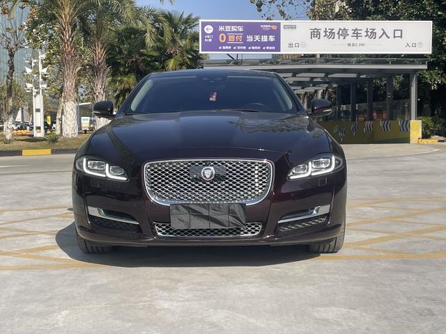 Jaguar XJ