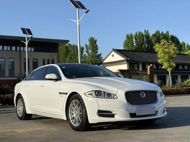 Jaguar XJ