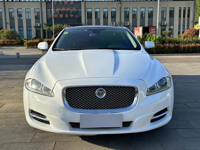 Jaguar XJ