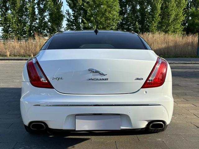 Jaguar XJ