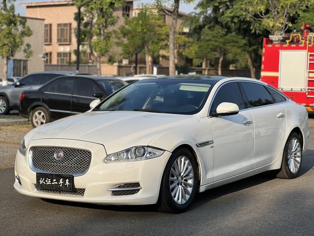 Jaguar XJ