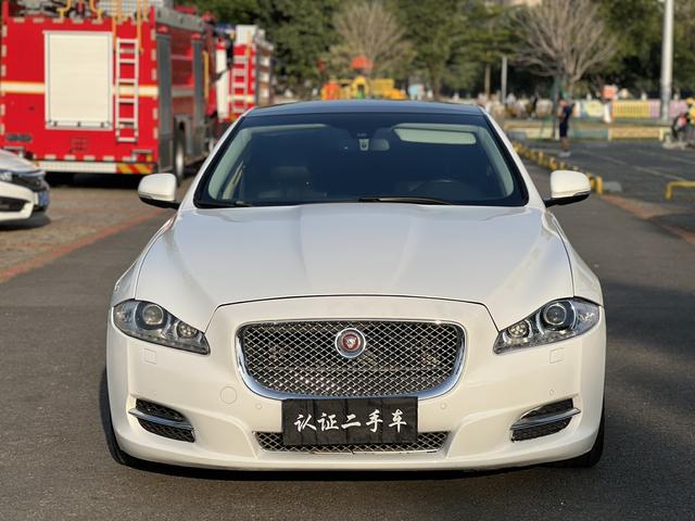 Jaguar XJ