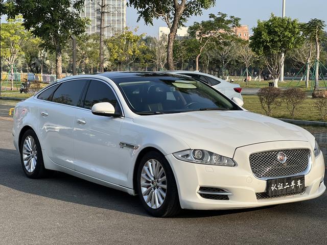 Jaguar XJ