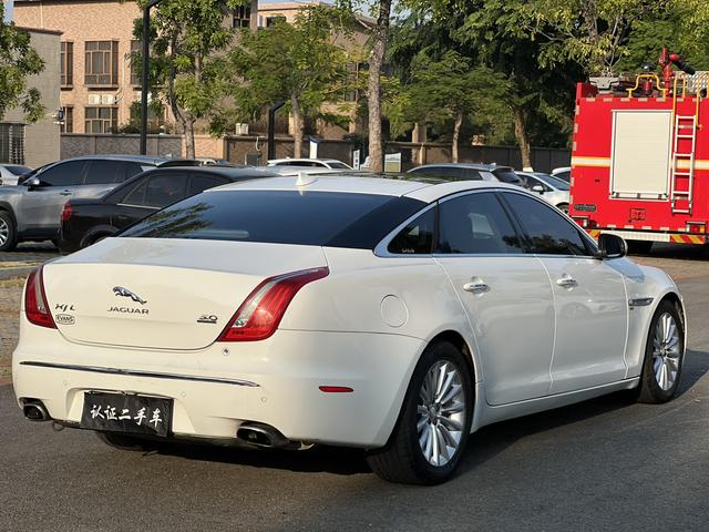 Jaguar XJ