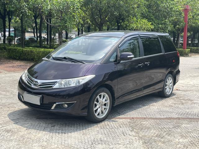 BYD M6