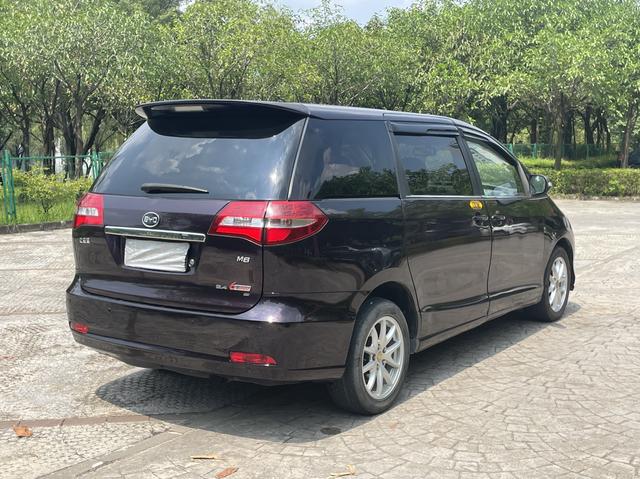 BYD M6