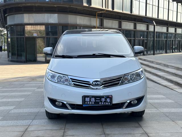 BYD M6