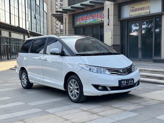 BYD M6