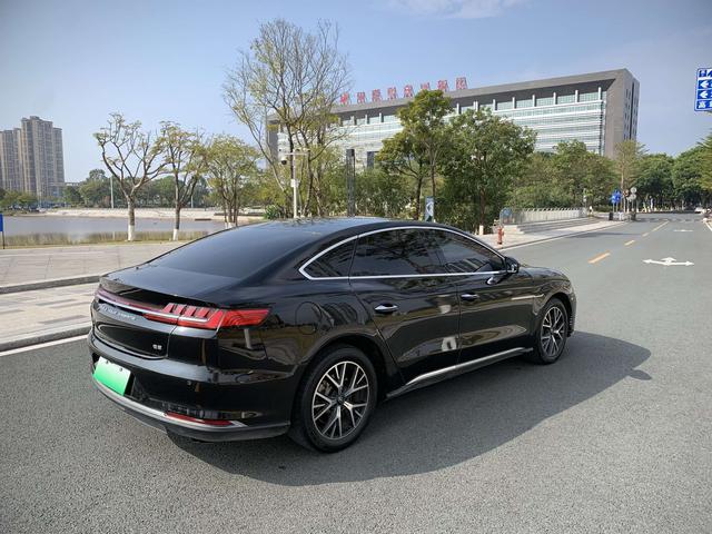 BYD e9