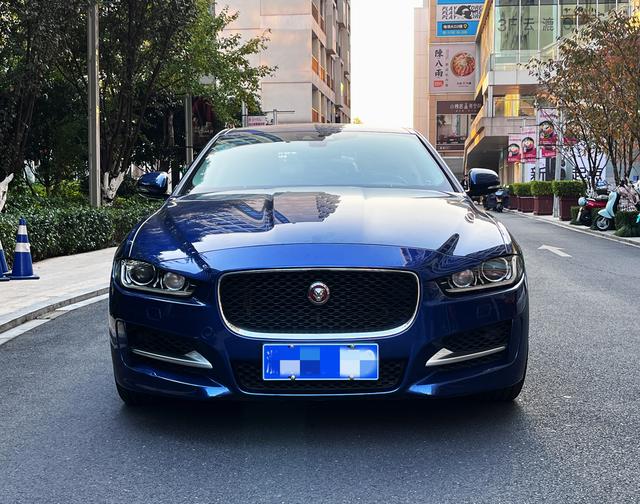 Jaguar XE