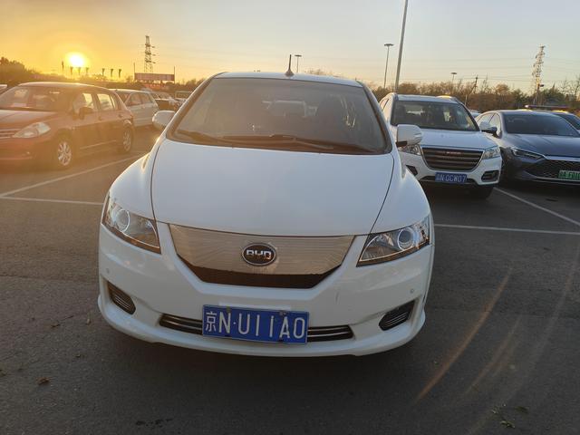 BYD e6