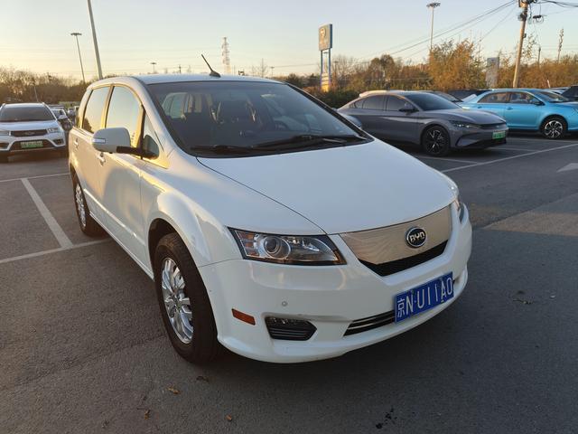 BYD e6