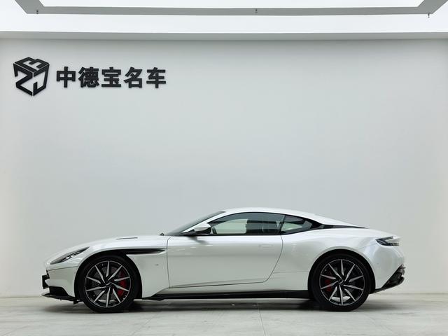 Aston Martin DB11