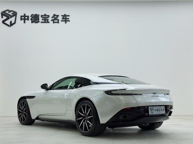 Aston Martin DB11