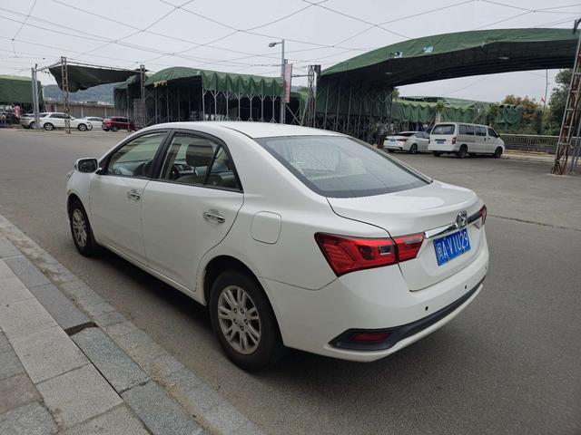 Zotye Z300