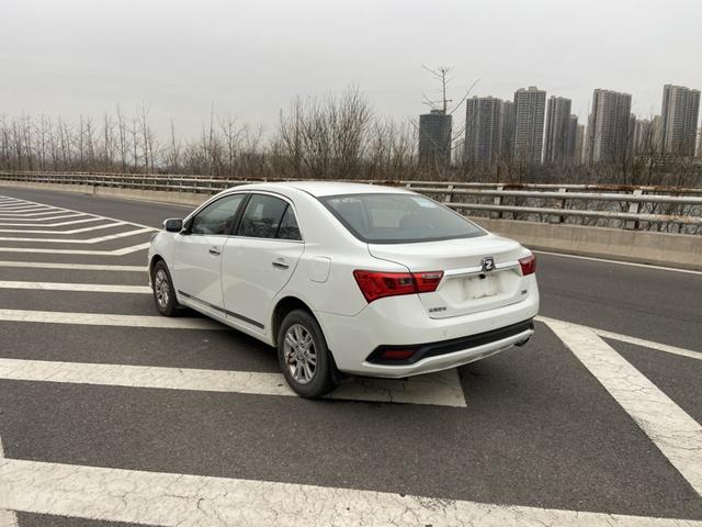 Zotye Z300