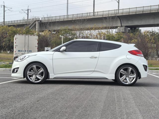 Hyundai Veloster