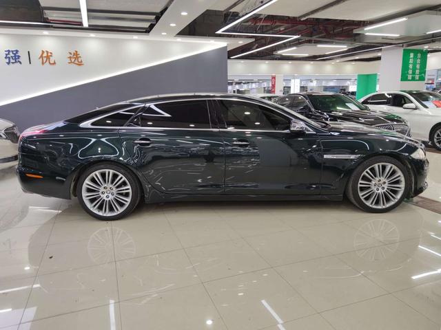 Jaguar XJ