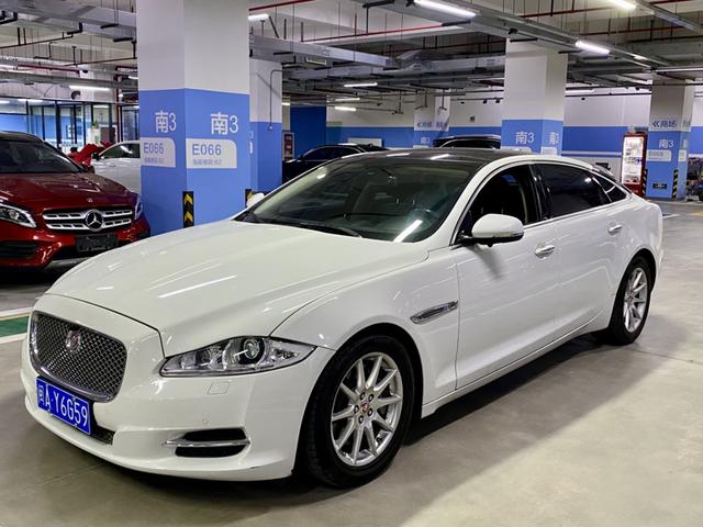 Jaguar XJ