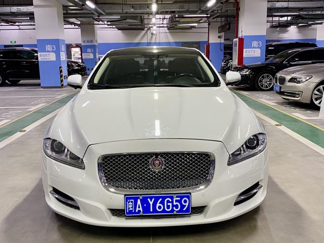 Jaguar XJ