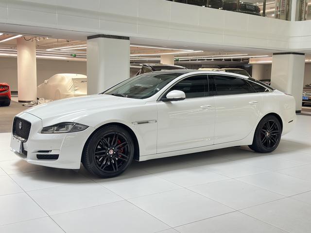 Jaguar XJ