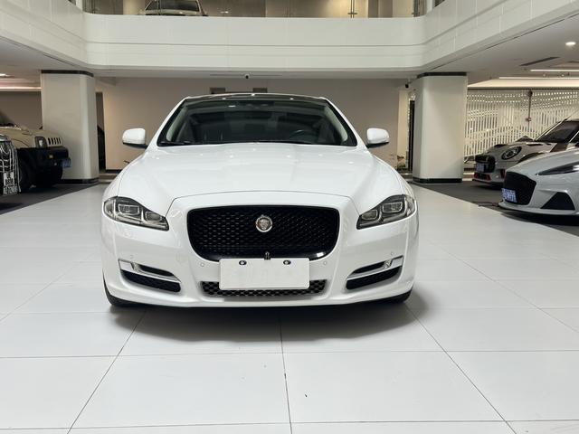 Jaguar XJ