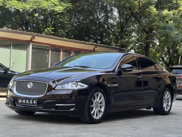 Jaguar XJ