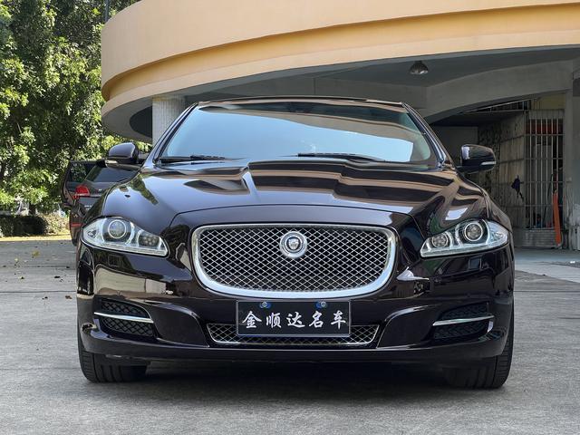 Jaguar XJ