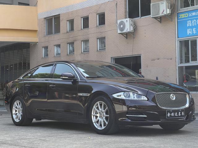 Jaguar XJ