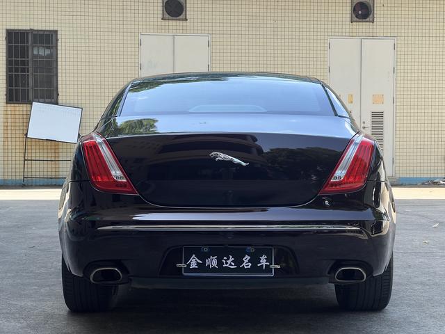 Jaguar XJ