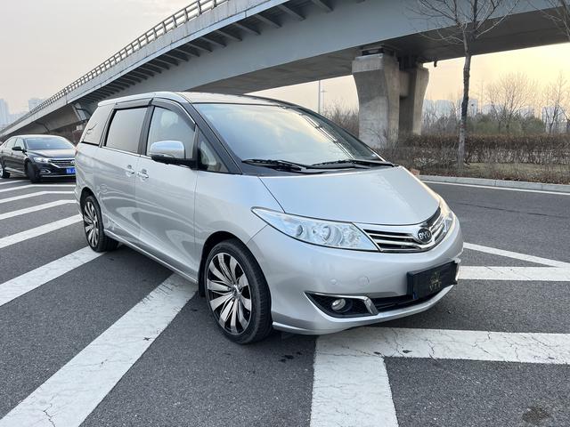 BYD M6