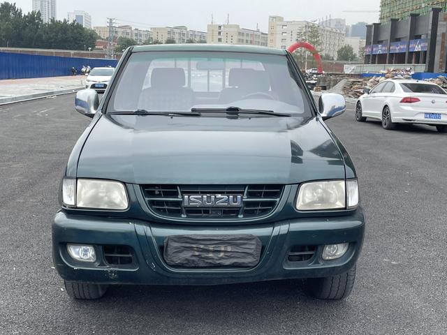 Isuzu pickup truck