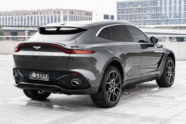 Aston Martin DBX