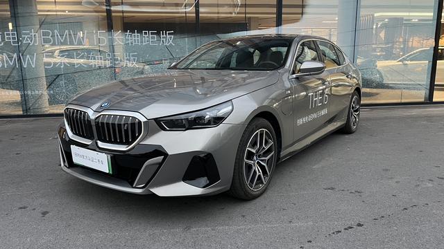 BMW i5