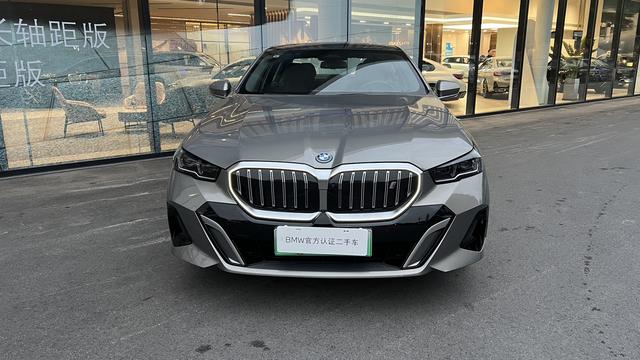 BMW i5